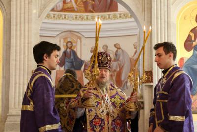 В Севастополе реконструированный храм освятил крымский митрополит
