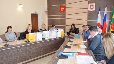 В Евпатории торговые объекты и аттракционы разыграли на конкурсе.